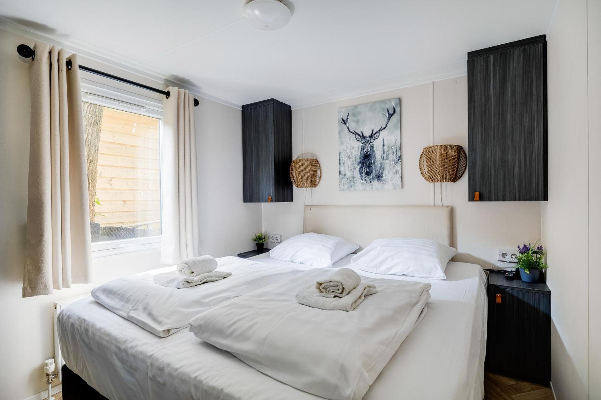 Veluwe Hoenderloo Luxury Chalet With Private Sauna And Hot Tub - Swimming Pool Tennis Court Supermarket Bowling Alley Theatre And Entertainment For Children Esterno foto