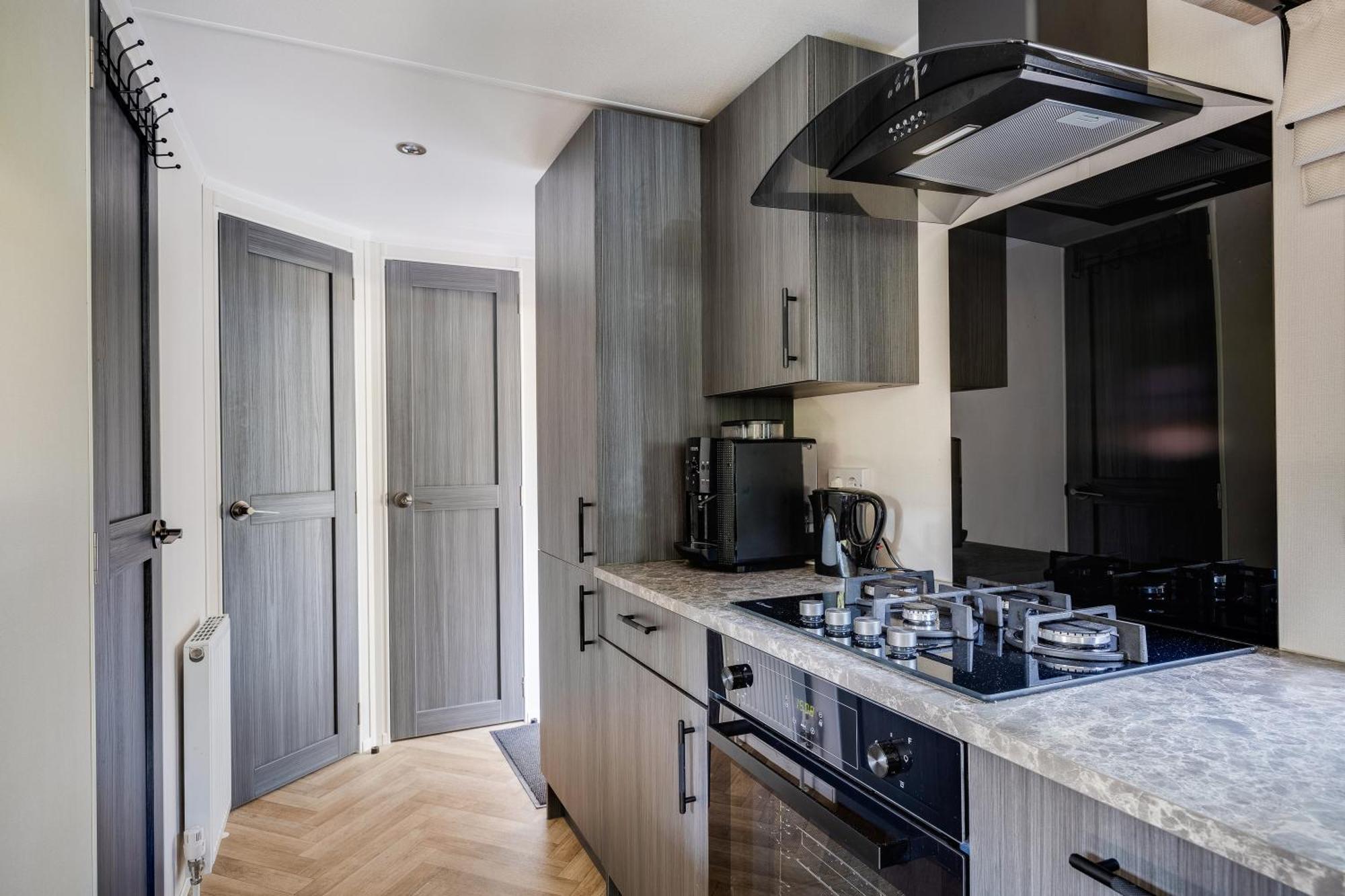 Veluwe Hoenderloo Luxury Chalet With Private Sauna And Hot Tub - Swimming Pool Tennis Court Supermarket Bowling Alley Theatre And Entertainment For Children Esterno foto