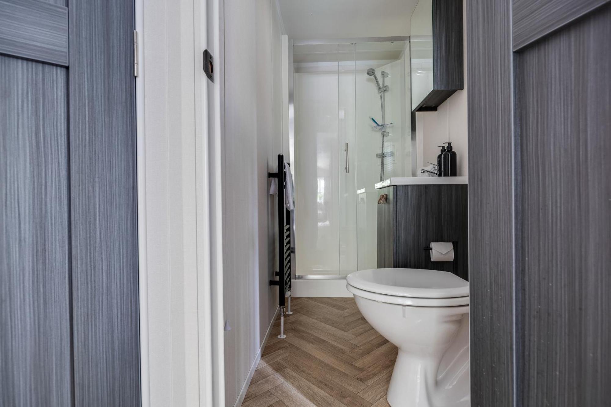 Veluwe Hoenderloo Luxury Chalet With Private Sauna And Hot Tub - Swimming Pool Tennis Court Supermarket Bowling Alley Theatre And Entertainment For Children Esterno foto