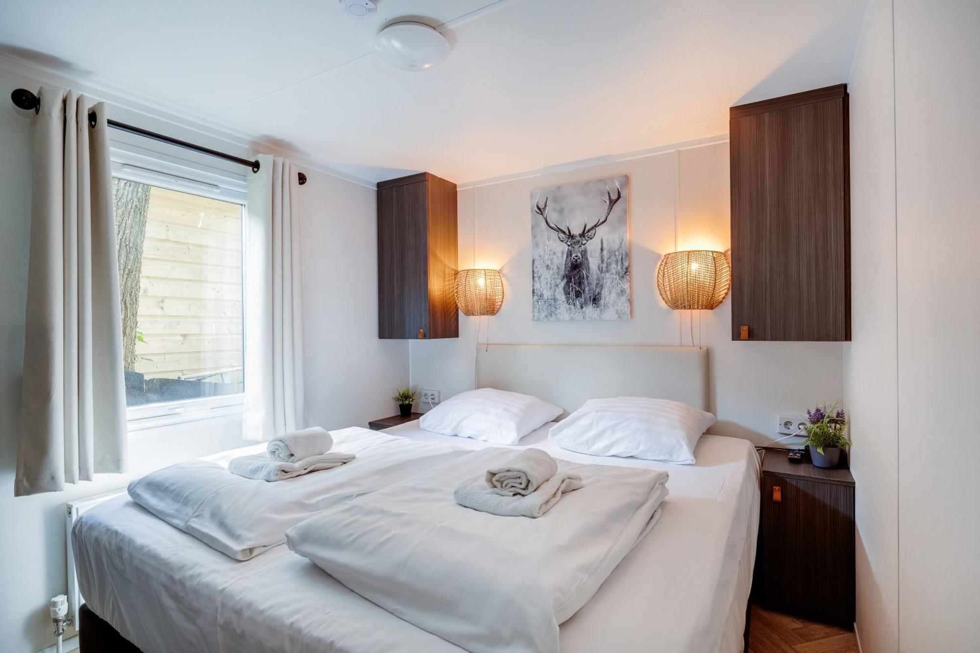 Veluwe Hoenderloo Luxury Chalet With Private Sauna And Hot Tub - Swimming Pool Tennis Court Supermarket Bowling Alley Theatre And Entertainment For Children Esterno foto